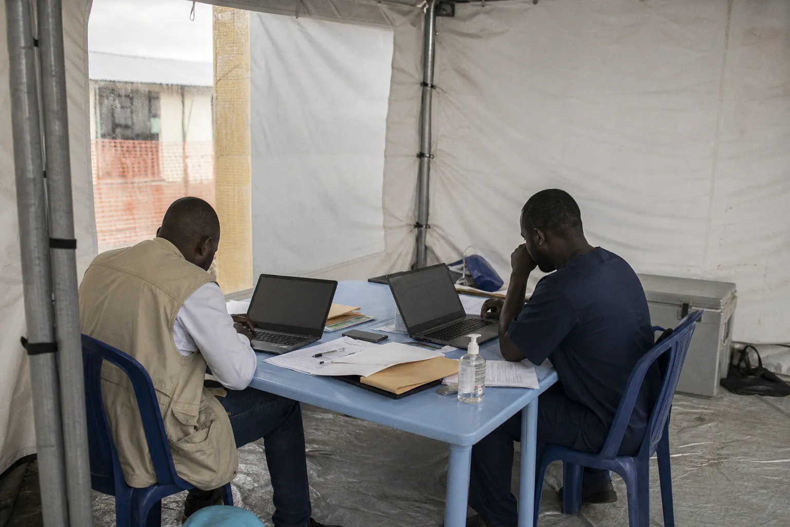 Klinische Studien zu Ebola im Kongo: Eine pharmakologische Einordnung