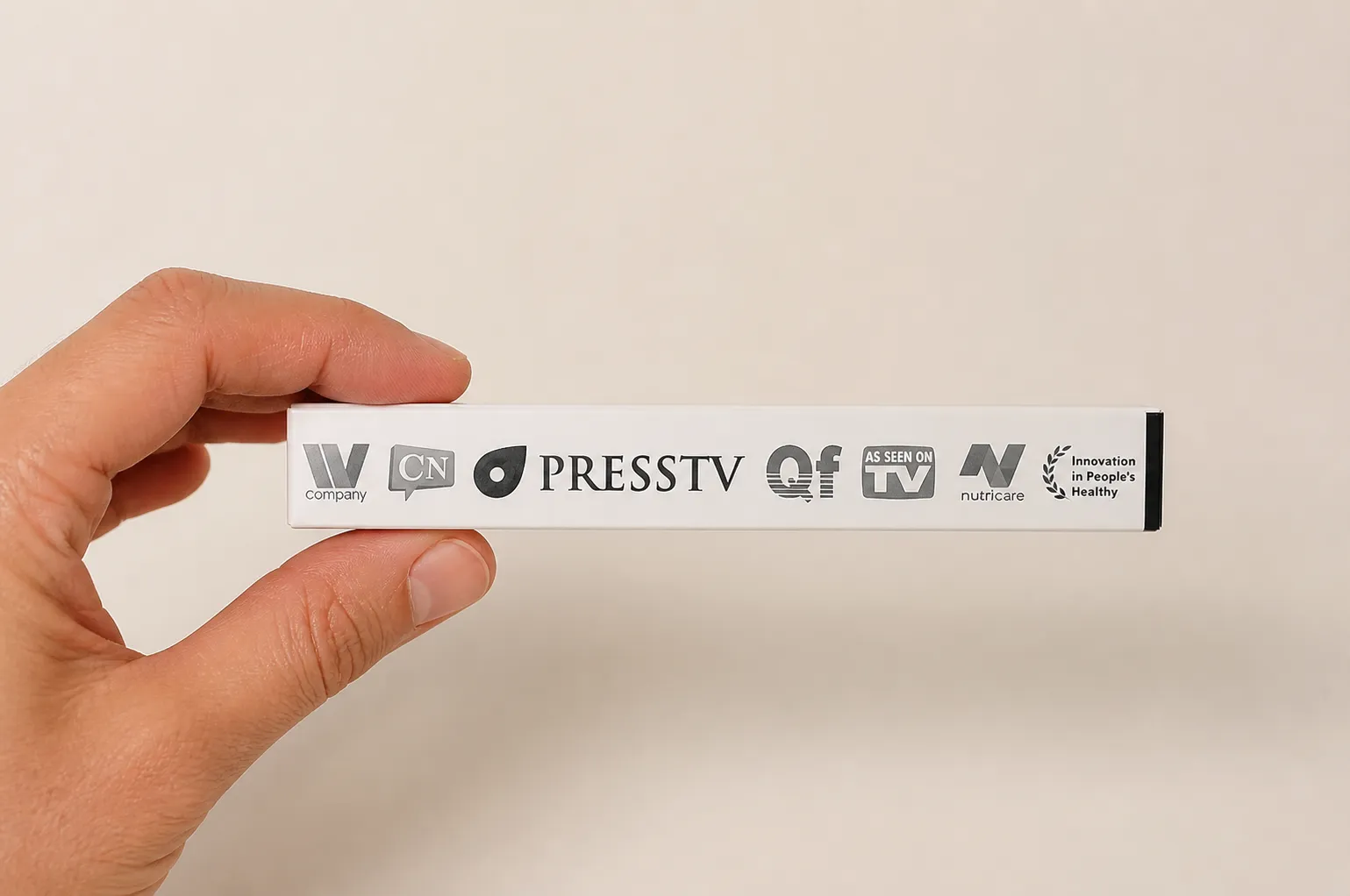ACUSTAN drops — Verpackung in der Hand