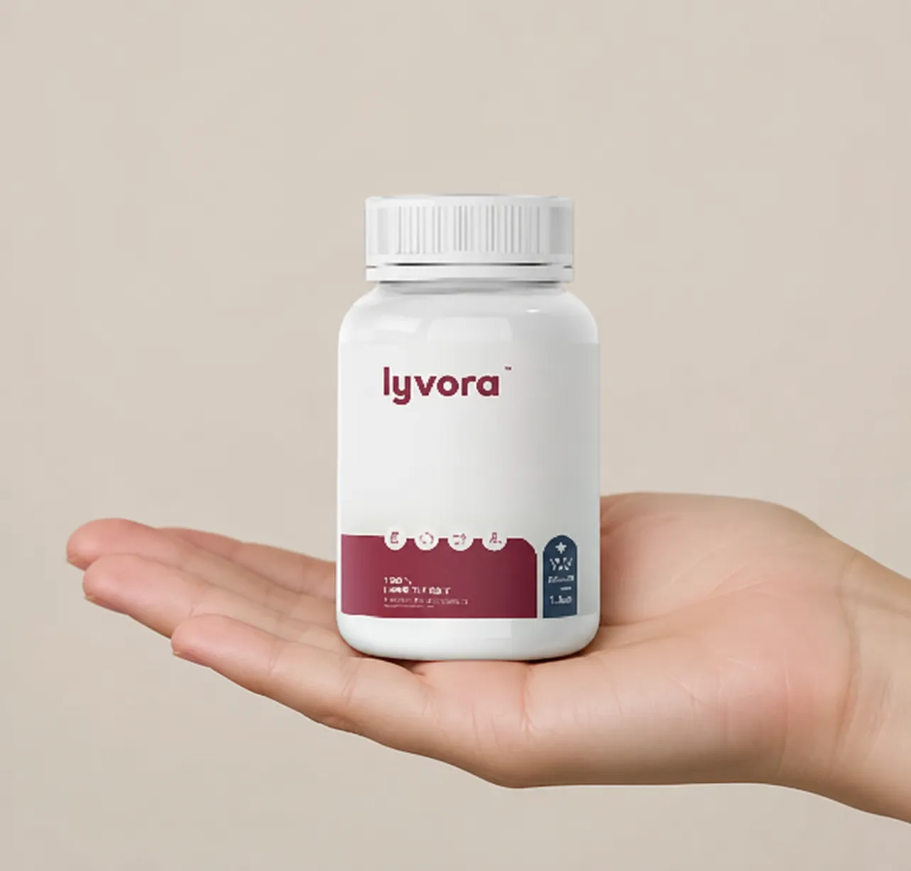 Lyvora — Verpackung in der Hand