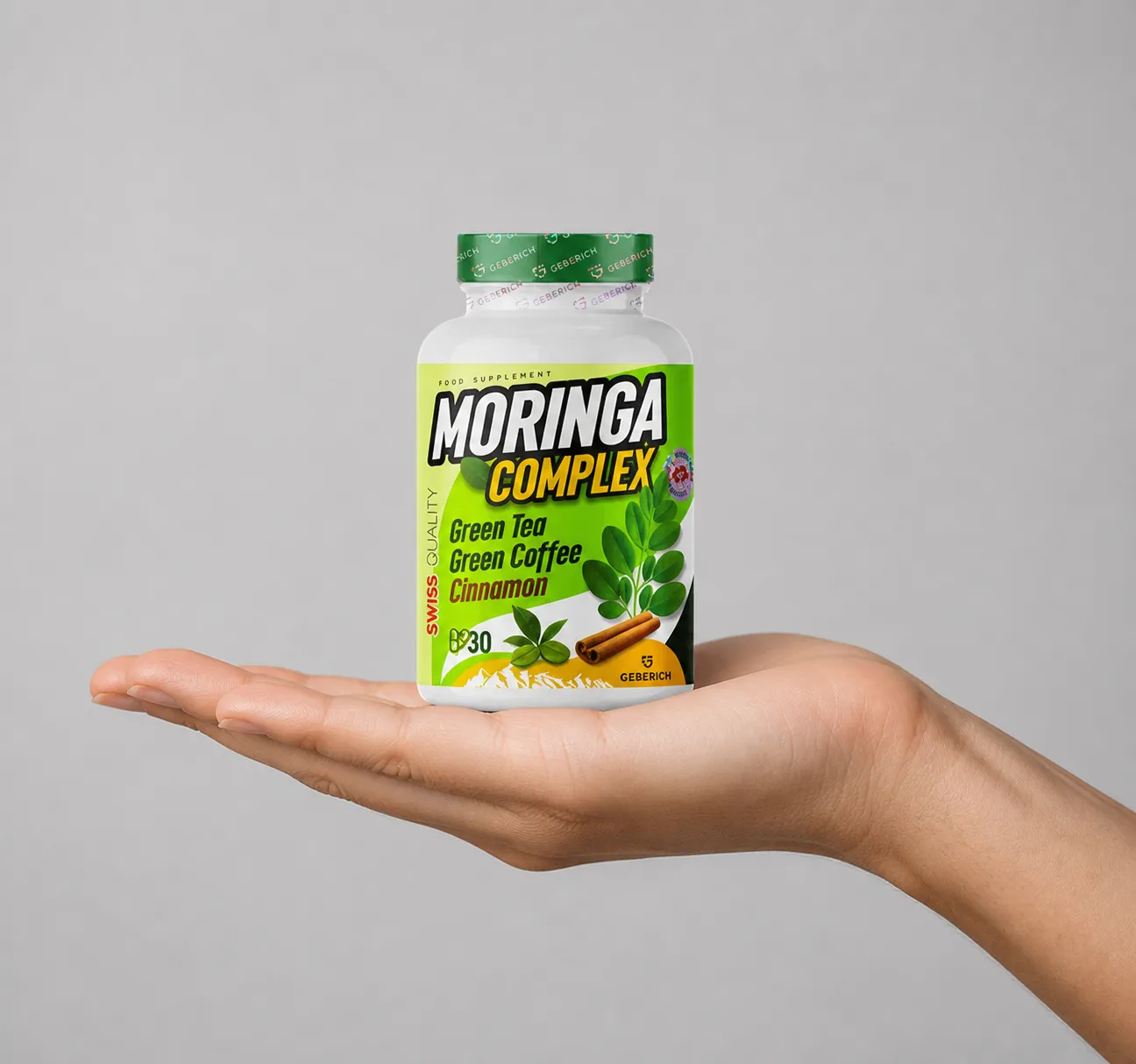Moringa Complex — Verpackung in der Hand