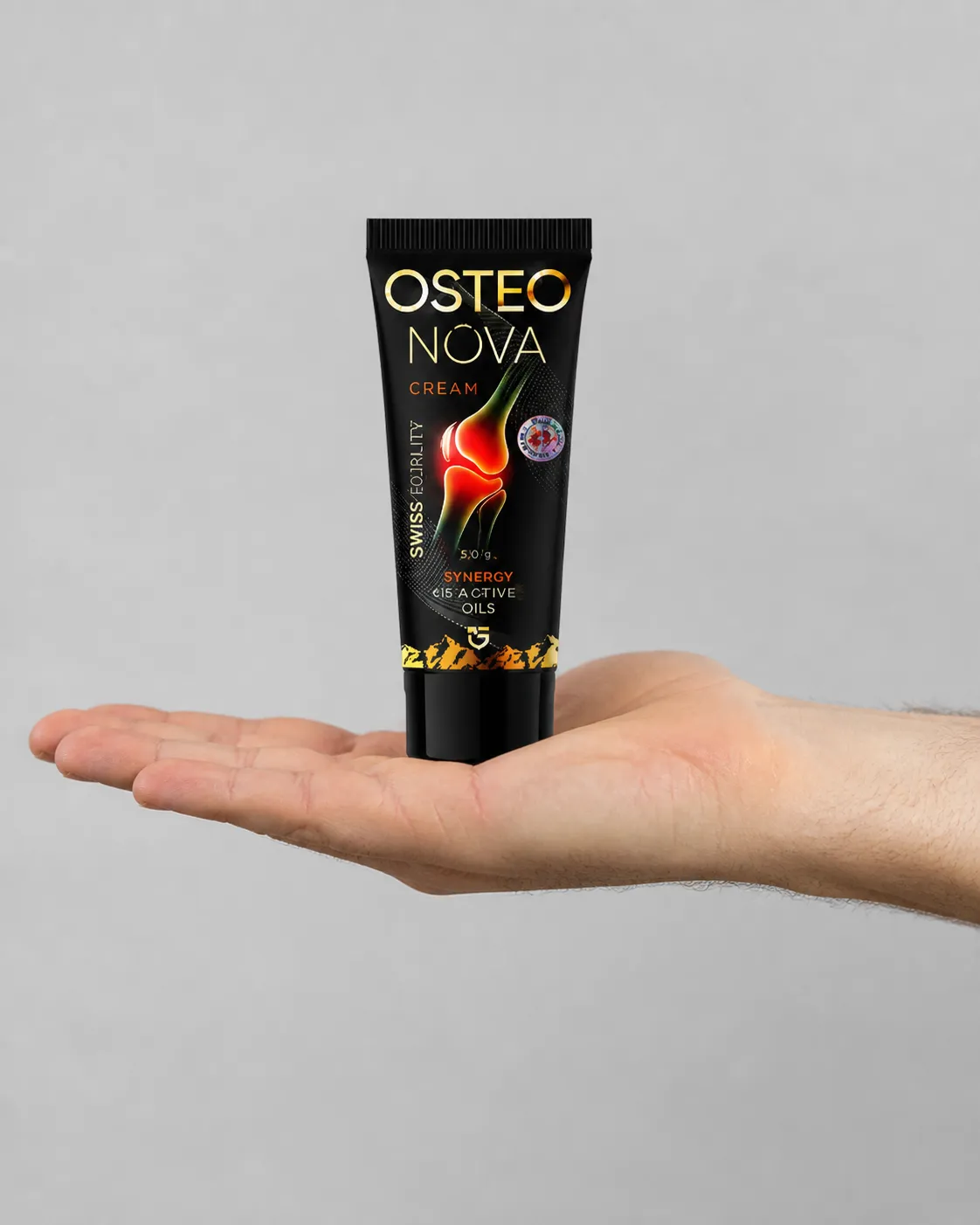 OsteoNova cream — Verpackung in der Hand
